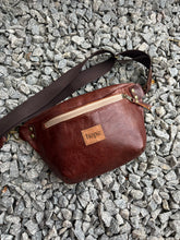 Cargar imagen en el visor de la galería, RIÑONERA MILAN