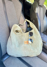 Cargar imagen en el visor de la galería, BOLSO GRINGA  - descarne